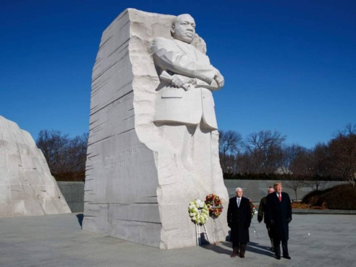 Donald Trump conmemora día de Martin Luther King Jr. con visita a monumento  
