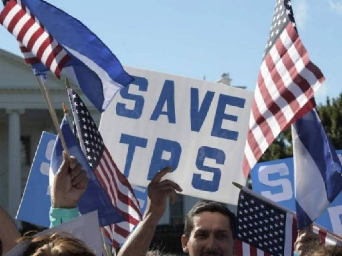 Salvadoreños luchan por quedarse en EE UU tras fallo del TPS
