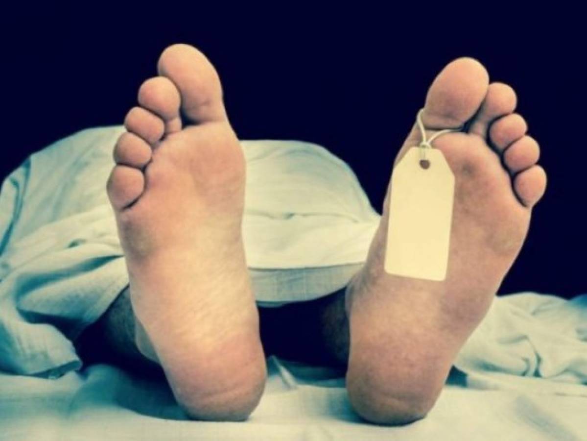 Un 'muerto' vuelve a la vida en la mesa de autopsias en India