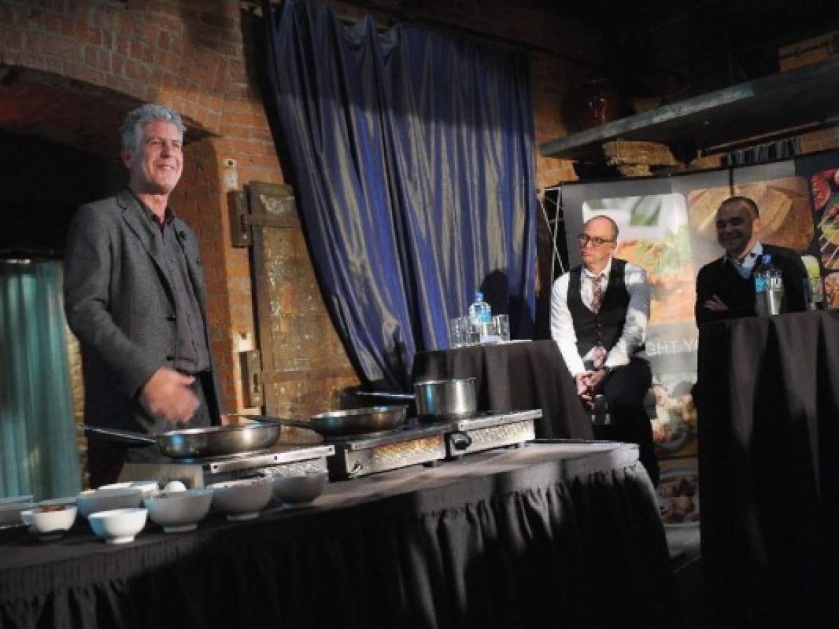 El chef Anthony Bourdain cocinó en un restaurante hondureño en 2014