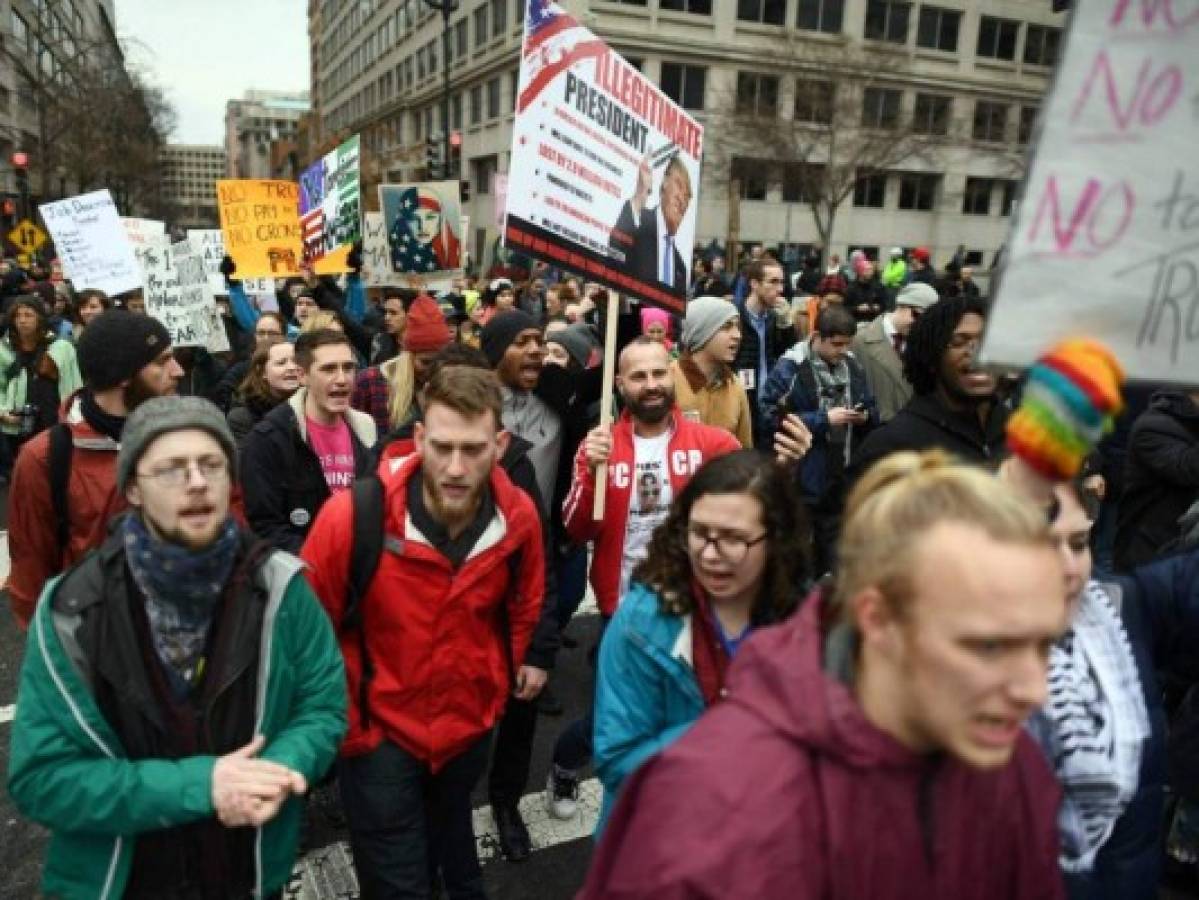 Choques entre manifestantes anti Trump y la policía en Washington