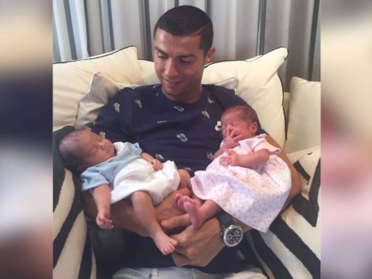 Gianni Infantino felicitó a Cristiano Ronaldo por sus hijos y a Lionel Messi por su boda  