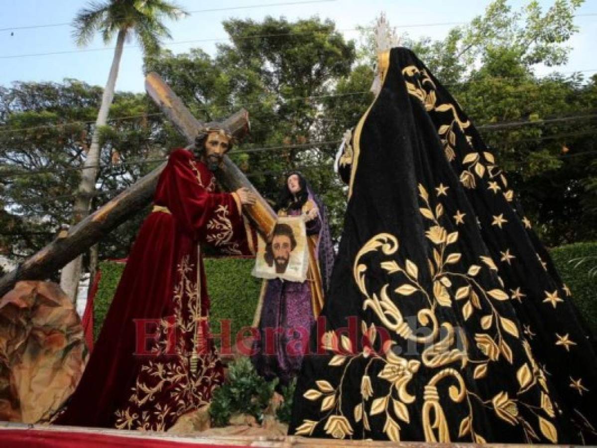 Las imágenes procesionales del Nazareno y la Virgen Dolorosa recorrieron las calles de la ciudad. Foto David Romero| EL HERALDO