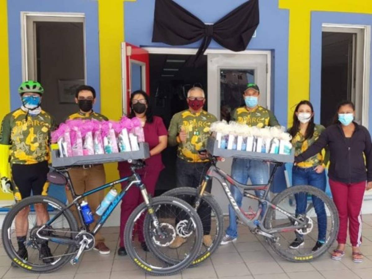Club de ciclistas Upare pedaleó hasta el Hospital María para regalar sonrisas a los niños