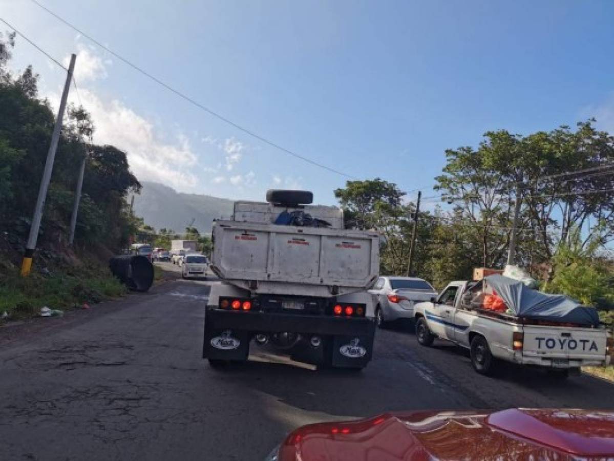 Tráfico pesado en la salida a Olancho por toma de carretera