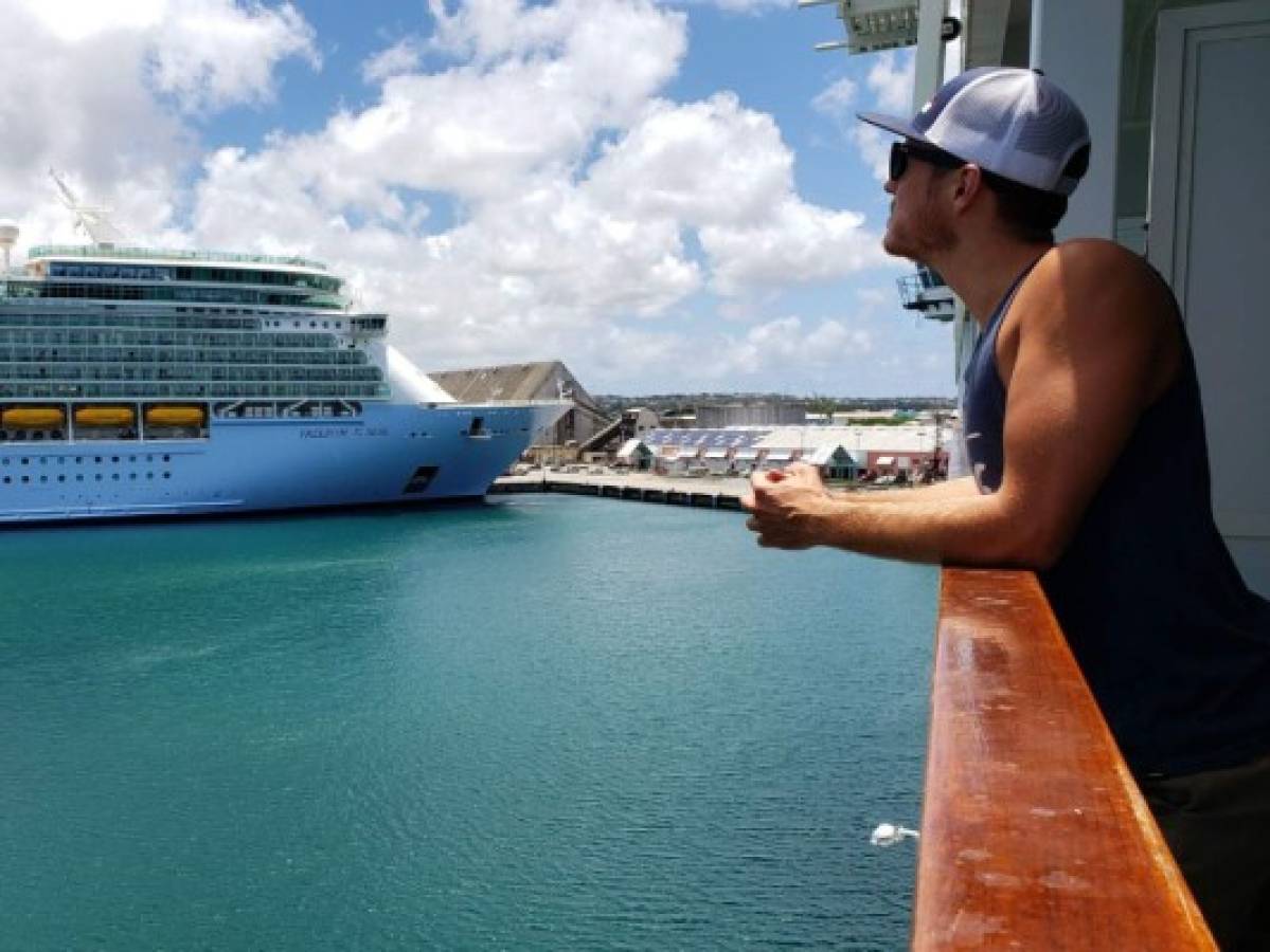 Tortura psicológica de los tripulantes de los cruceros varados en altamar