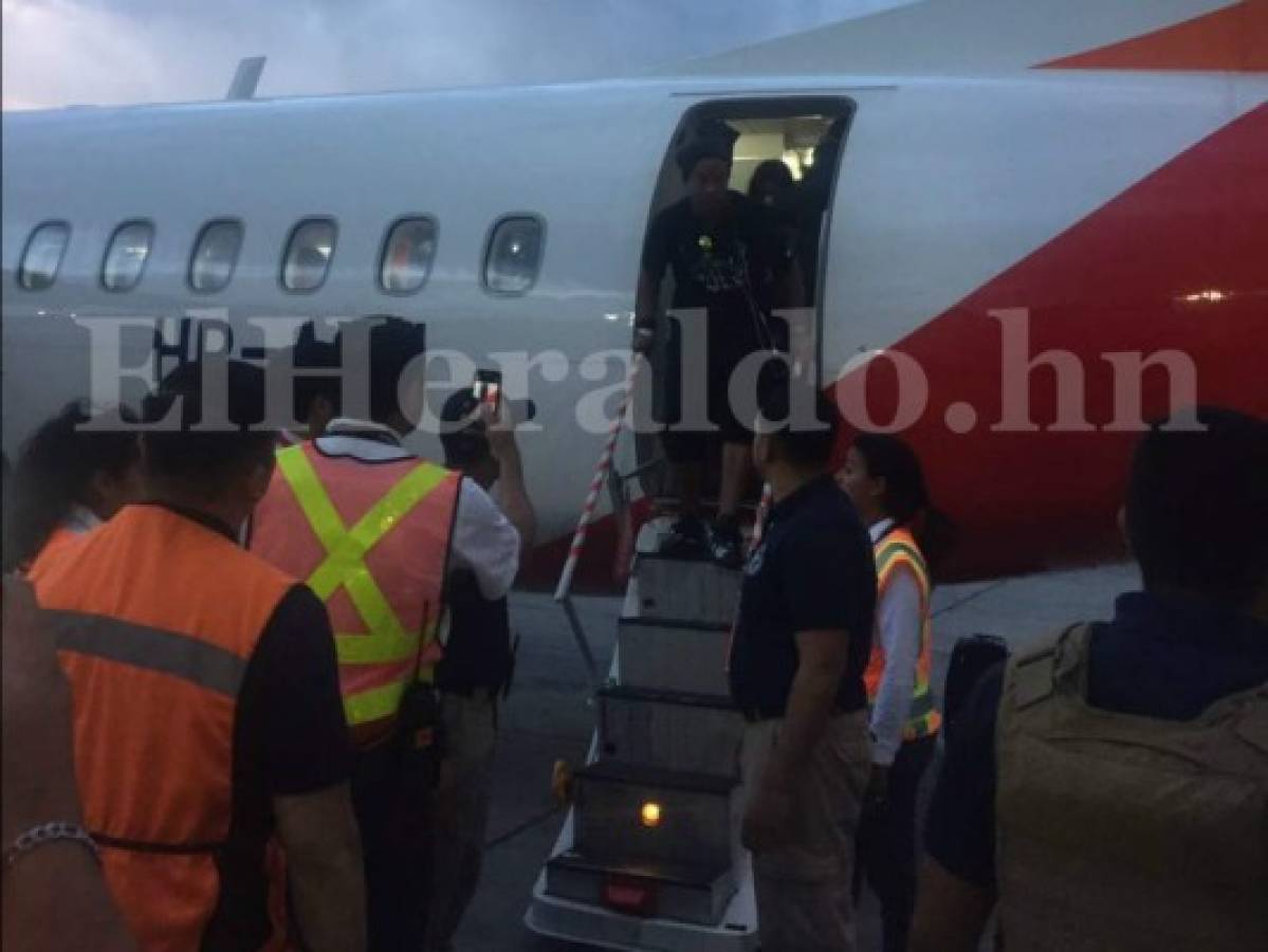 Ronaldinho ya está en Honduras; mira las fotos de su llegada