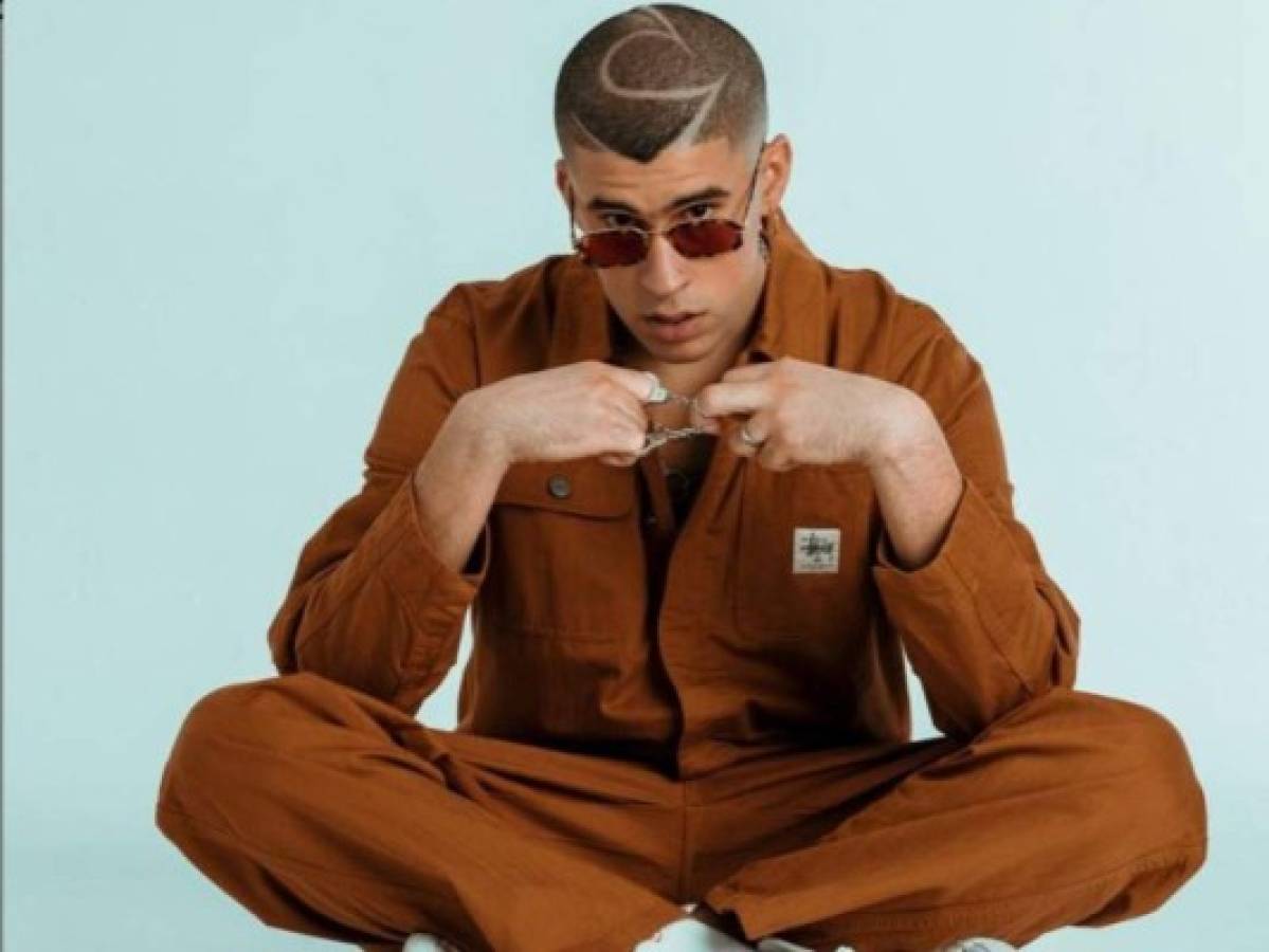 Bad Bunny publica fotos en el hospital y preocupa a fans en Instagram