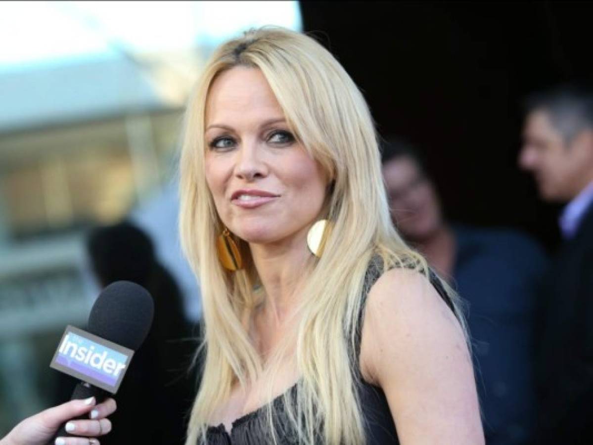 Pamela Anderson soprende con su cambio radical