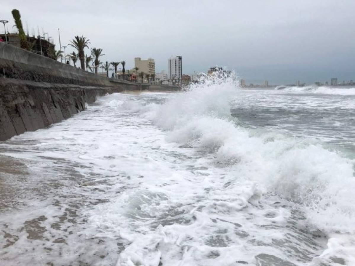Alerta máxima en cuatro estados de México por cercanía de huracán Willa