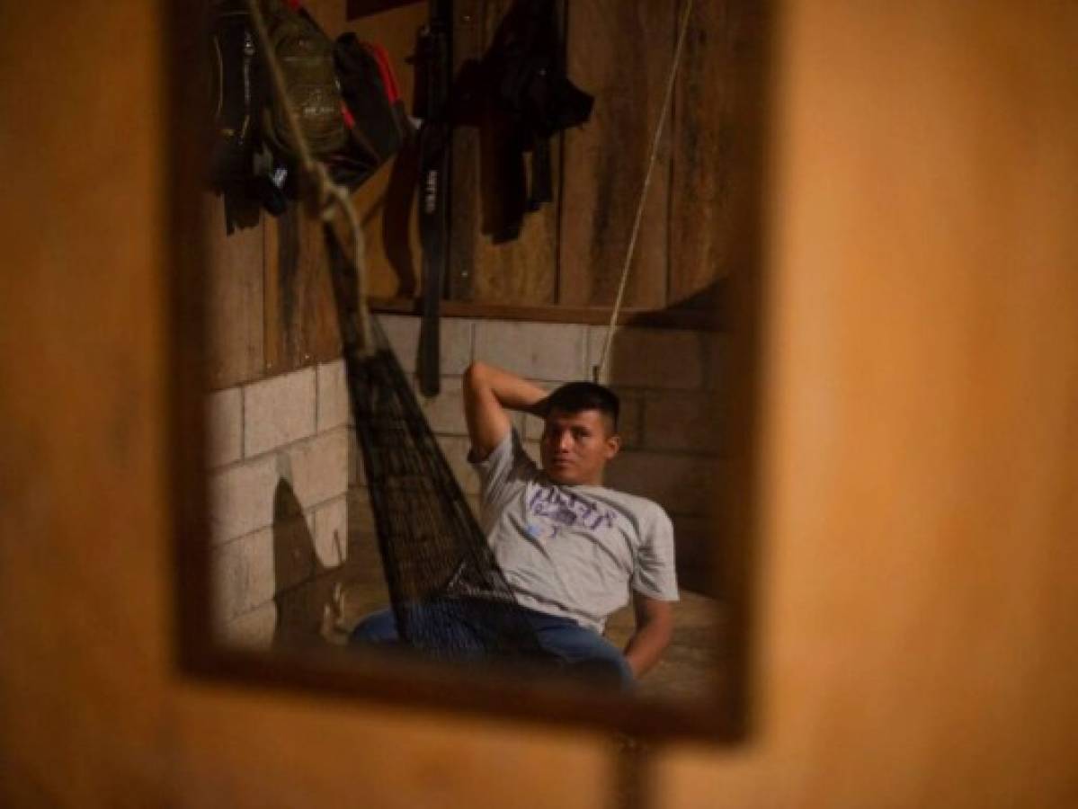 David Xol descansa en una hamaca en su modesta vivienda de San Miguel El Limón, Guatemala. Xol fue deportado por EEUU, pero ha insistido con un pedido de asilo en la esperanza de poder reunirse con un hijo. Foto: Agencia AP.