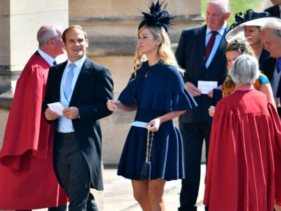 Príncipe Harry y su exnovia, Chelsy Davy, tuvieron una emotiva llamada a una semana de la boda con Meghan; ambos lloraron