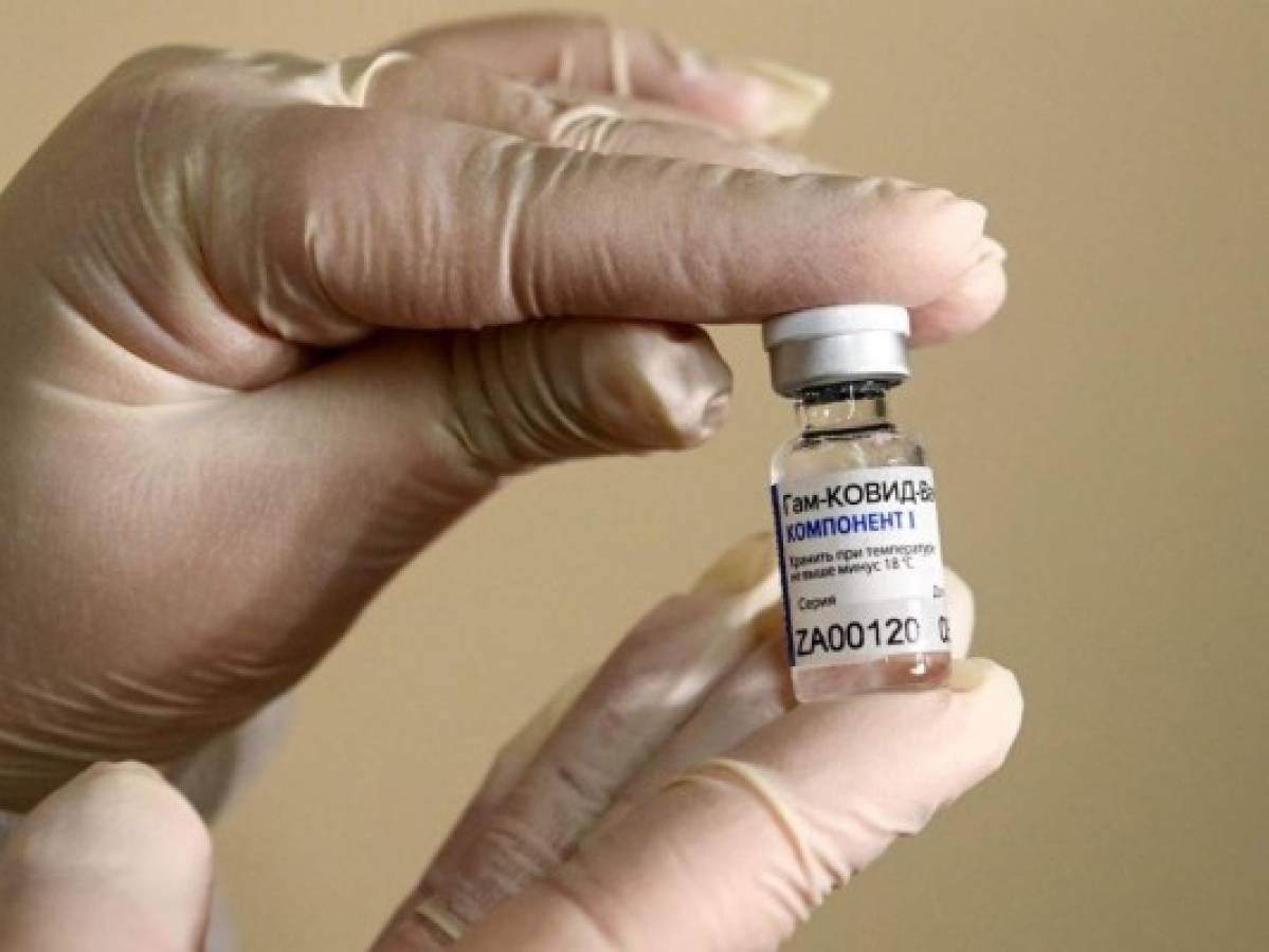 Esta es la vacuna rusa que estaría llegando al país en los próximos días. Según estudios, muestra una efectividad de 91%. Foto: AFP