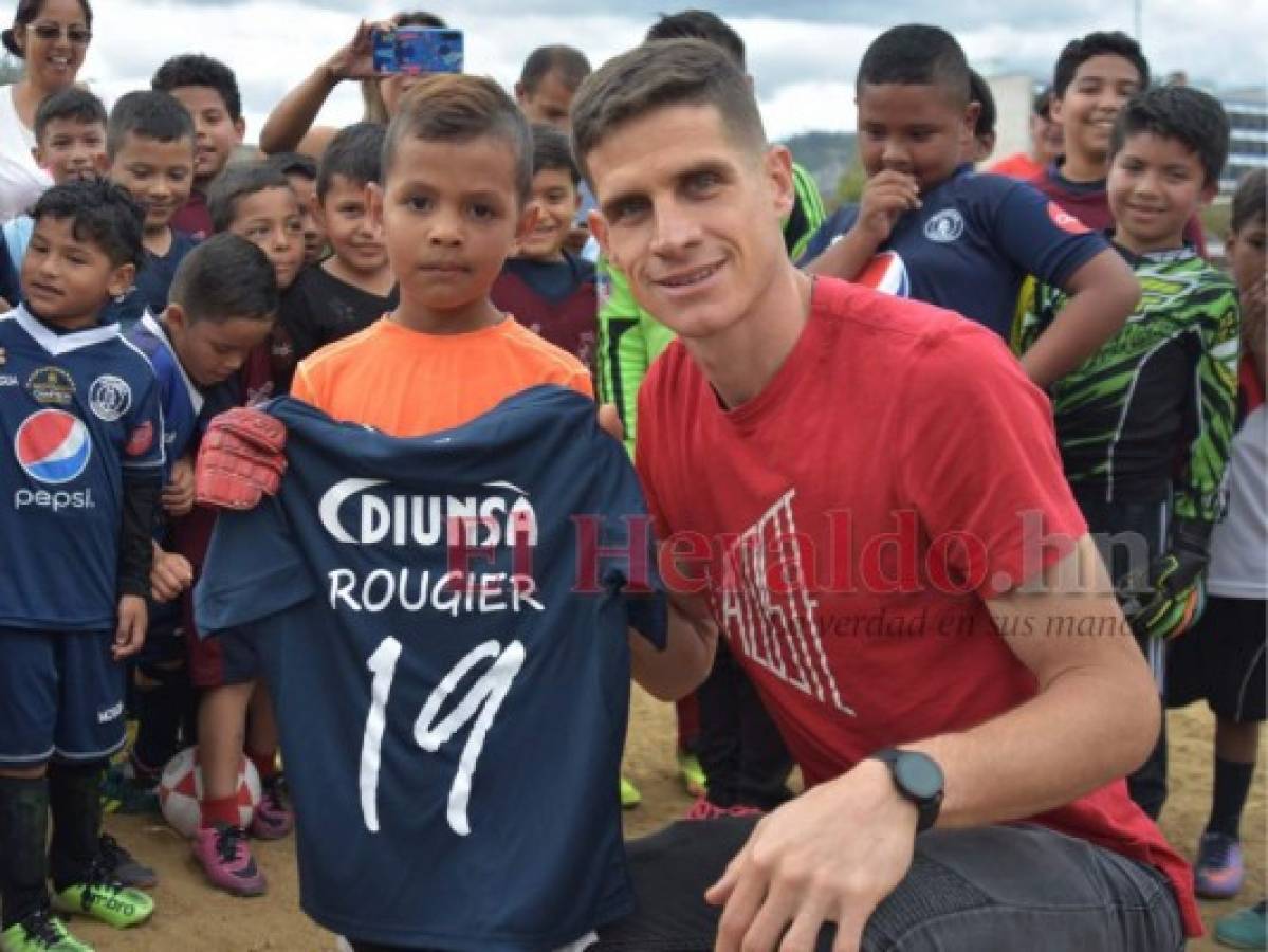 Jonathan Rougier le cumple el sueño a fiel seguidor de siete años