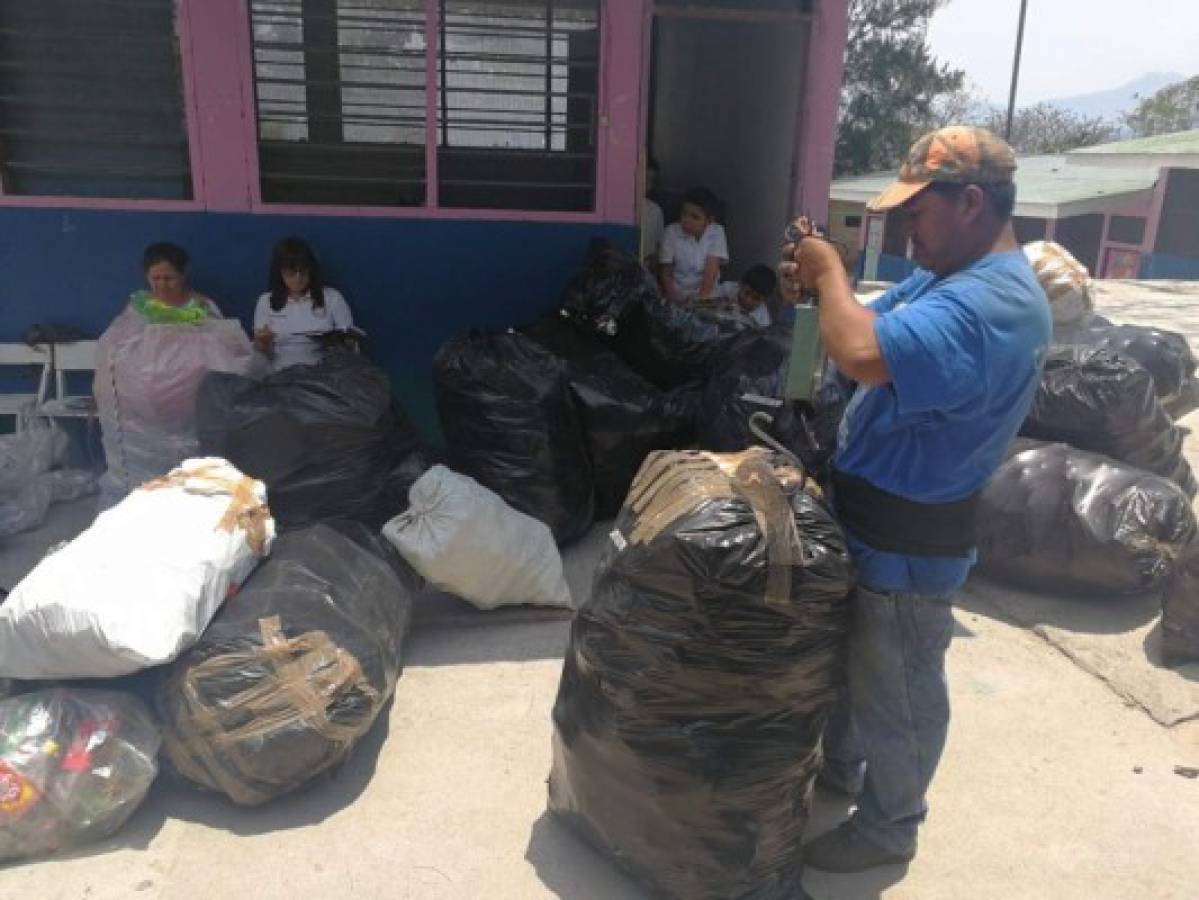 Exitosa venta de material reciclado en la Escuela Paquita Guerrero