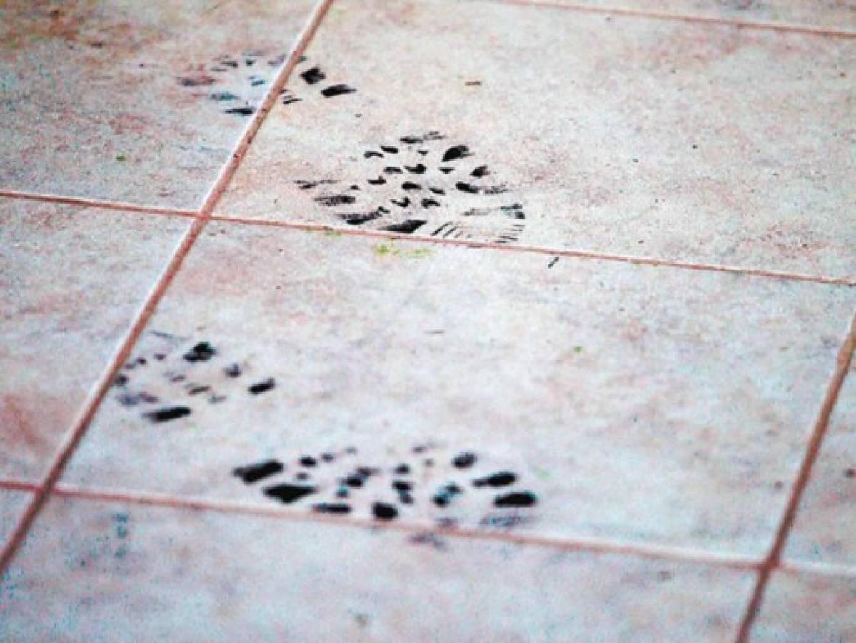 Huellas que se encontraron al interior de la vivienda, donde le quitaron la vida a Berta Cáceres, foto: El Heraldo.