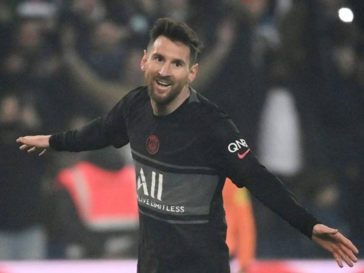 Messi 'feliz' con su octavo trofeo al mejor goleador liguero en España  