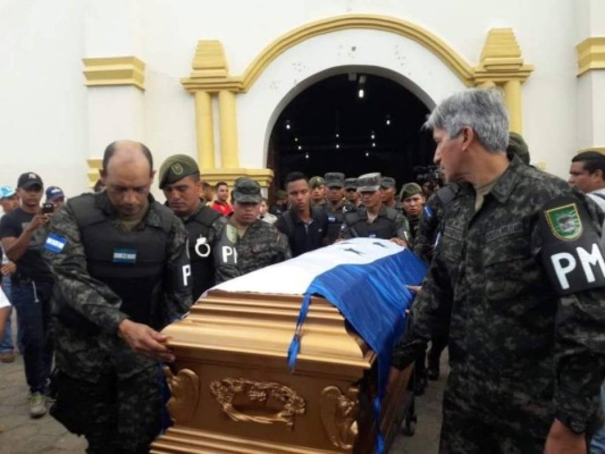 Multitudinario entierro de militar muerto durante enfrentamiento con pandilleros en Chamelecón