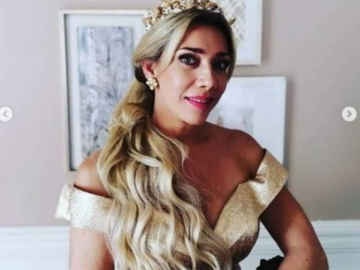 Cynthia Klitbo posa sin ropa a sus 53 años y causa furor