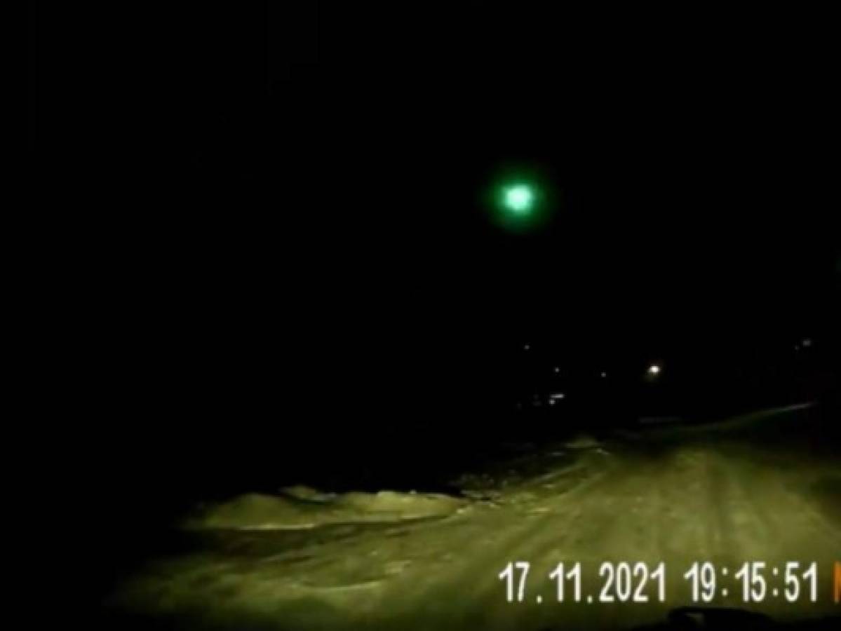 VIDEO: Captan la espectacular caída de un meteorito en Rusia