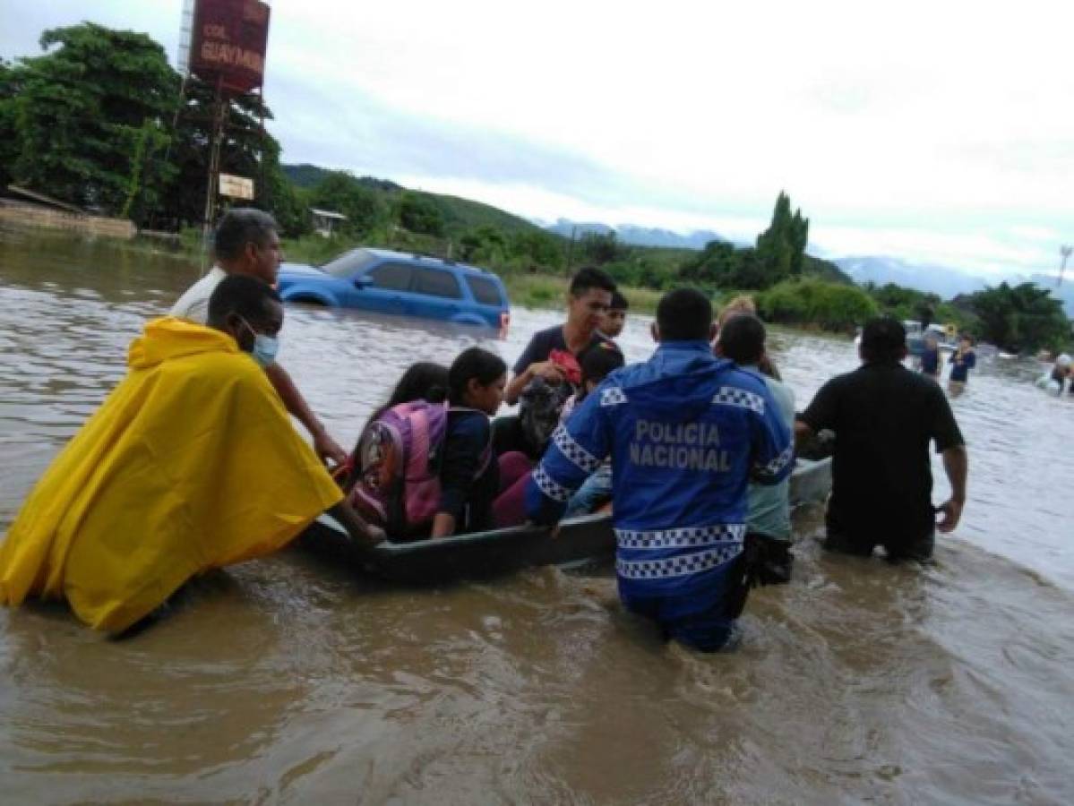 Más de 16 mil personas han sido rescatadas en La Lima; continúan evacuaciones por Eta