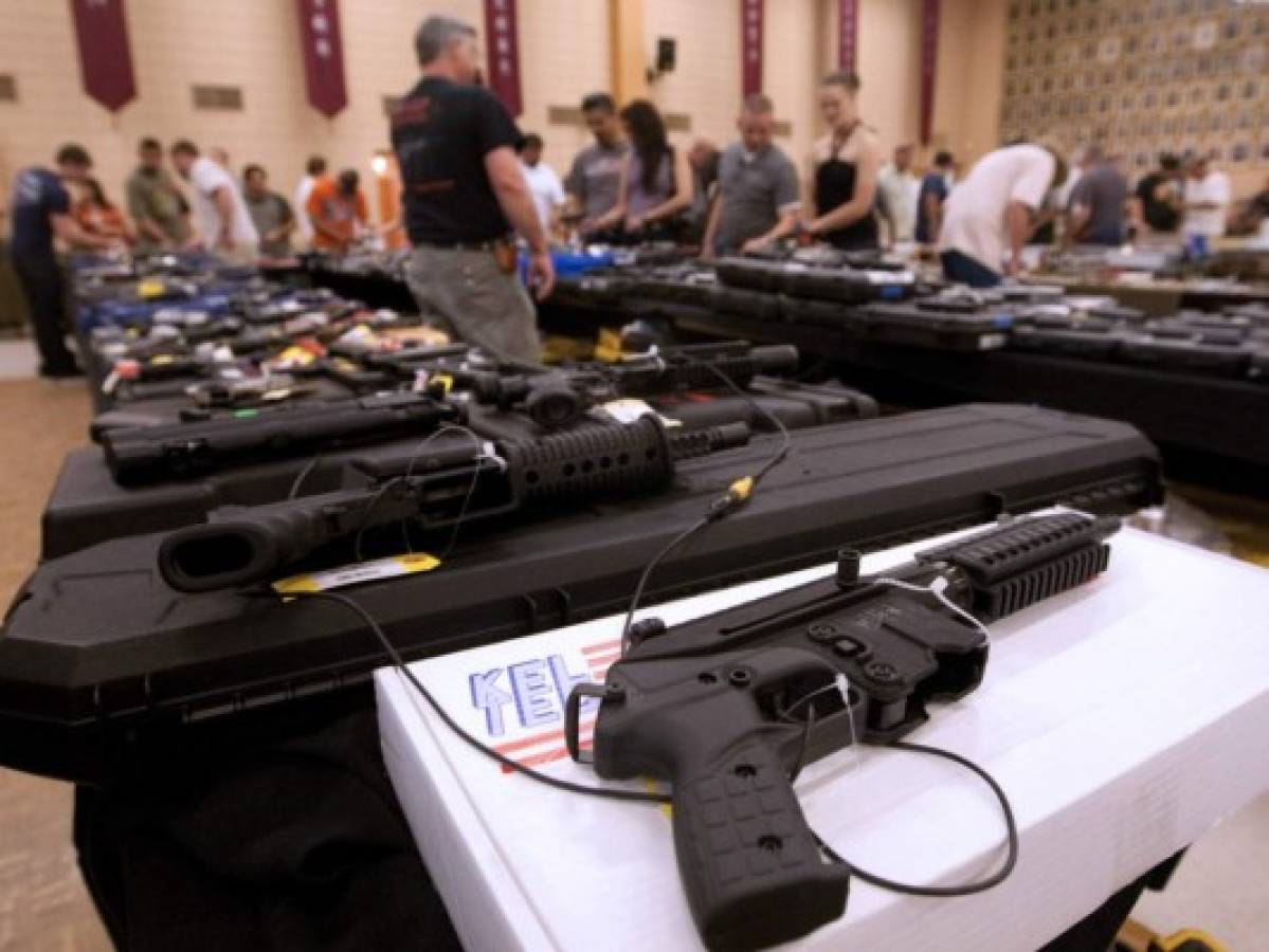 Informe destaca 'debilidades' del control de venta de armas personales en EEUU