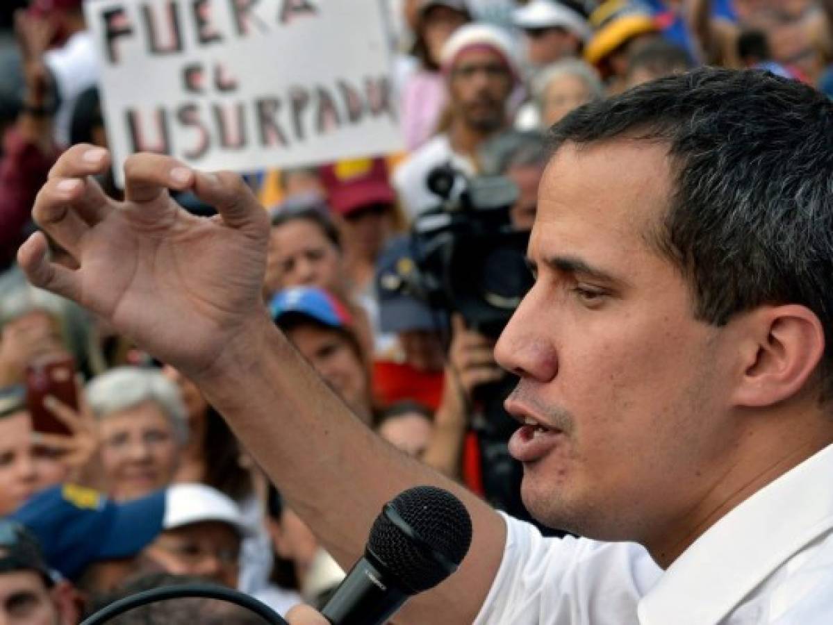 Juan Guaidó insiste a militares que retiren apoyo a Nicolás Maduro