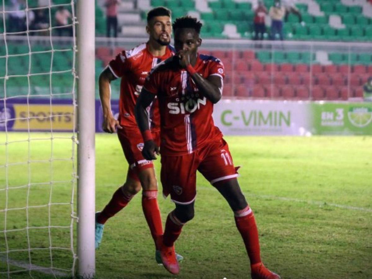 Rubilio Castillo rescató la derrota del Royal Pari ante el Bolívar