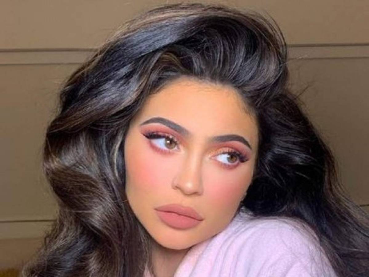 Kylie Jenner sale a la calle sin extensiones ni maquillaje