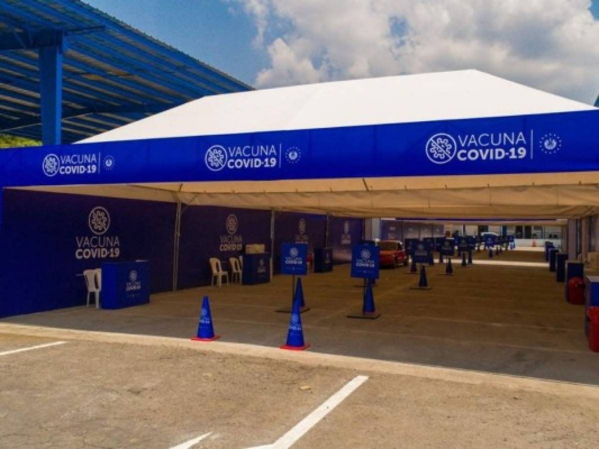 El Salvador habilita centros de vacunación con autoservicio