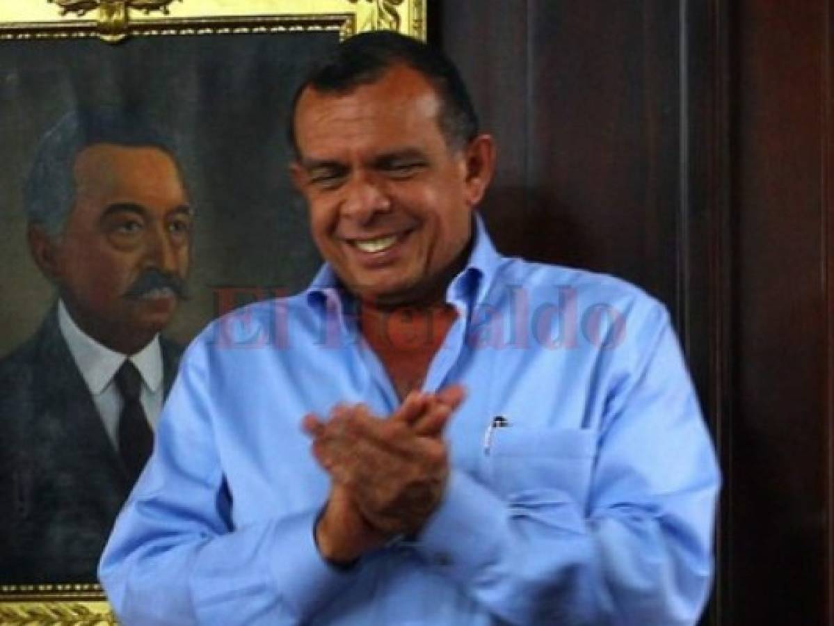 Expresidente Lobo niega nuevamente vínculos con narcotraficantes  