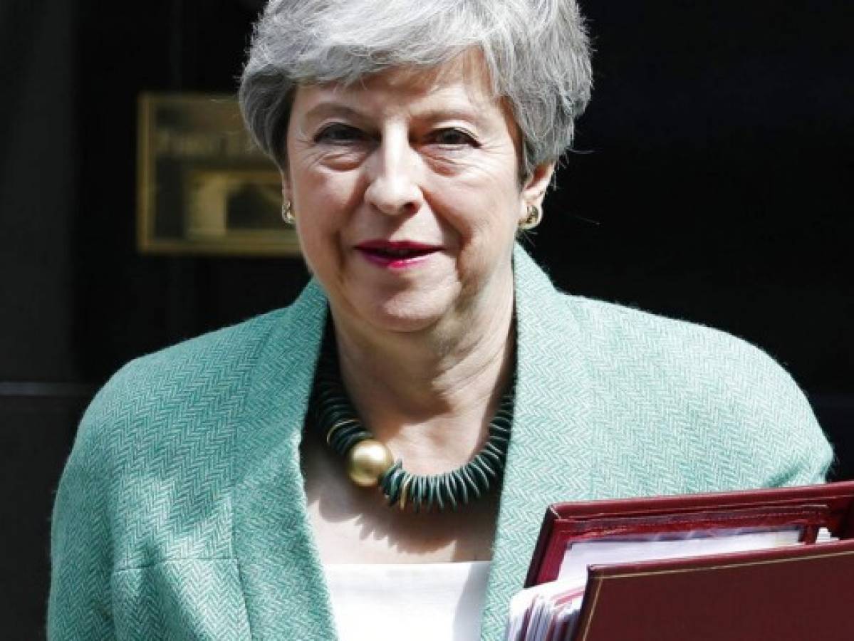 Theresa May respalda al cuestionado embajador en Estados Unidos tras polémica