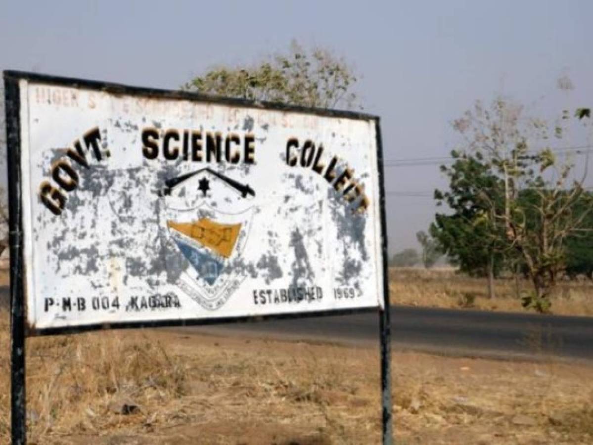 Liberan a 42 secuestrados en escuela de Nigeria, asegura funcionaria  