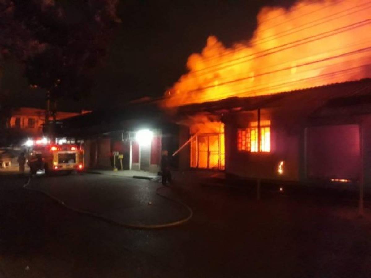 Honduras: Incendio destruye tres negocios en el barrio Medina de San Pedro Sula