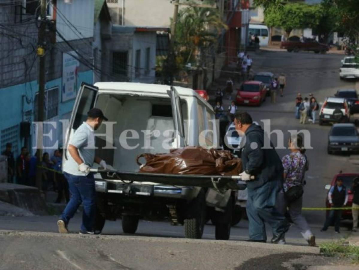 Dejan otro cuerpo ensabanado cerca de un colegio de la capital de Honduras
