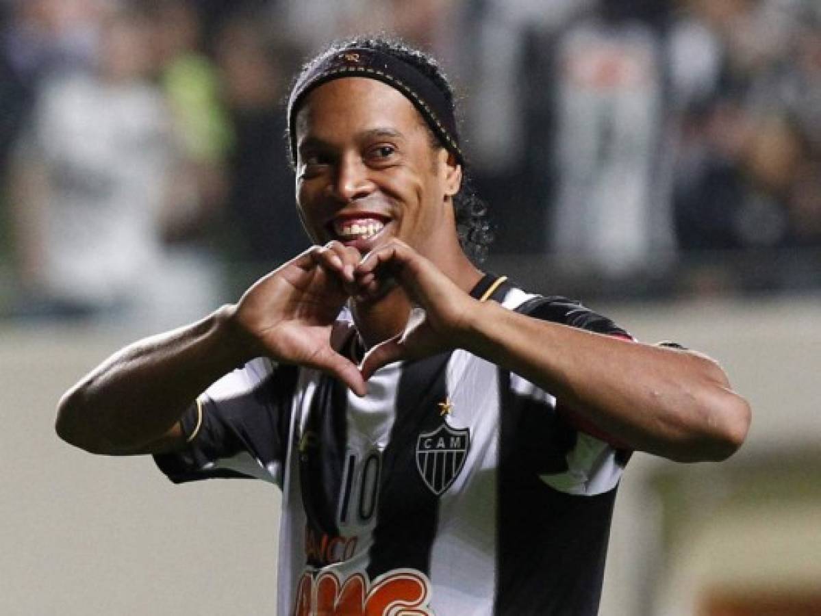 Ronaldinho se retira oficialmente del fútbol