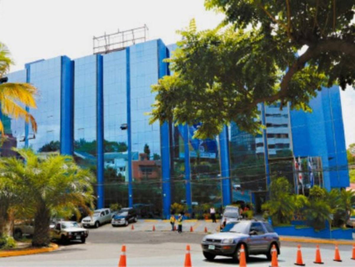 Reportan masiva suspensión de empleados de la empresa privada por covid-19