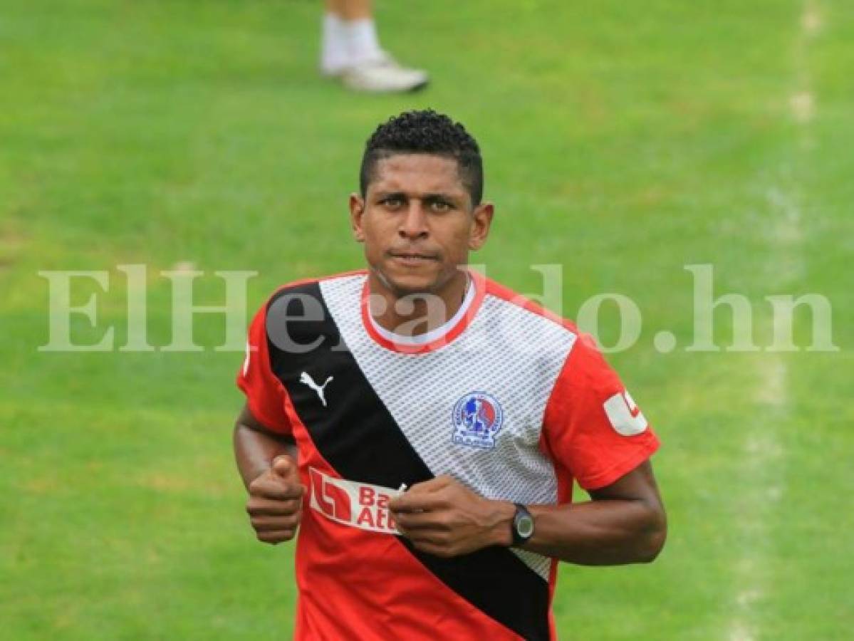 Carlo Costly se presenta a los entrenamientos de Olimpia dos semanas después