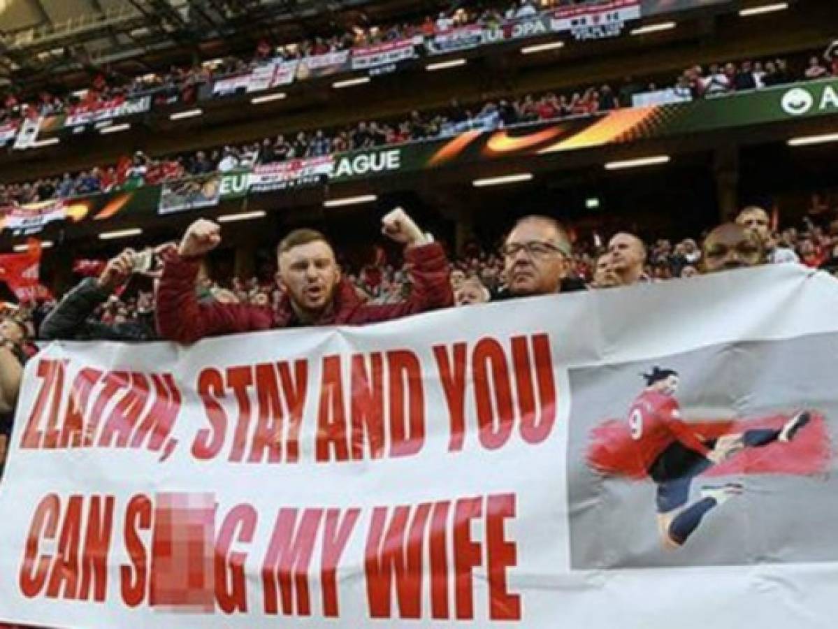 Este es el cartel que le causó gracia al delantero sueco Zlatan Ibrahimovic. (Foto: Infobae)