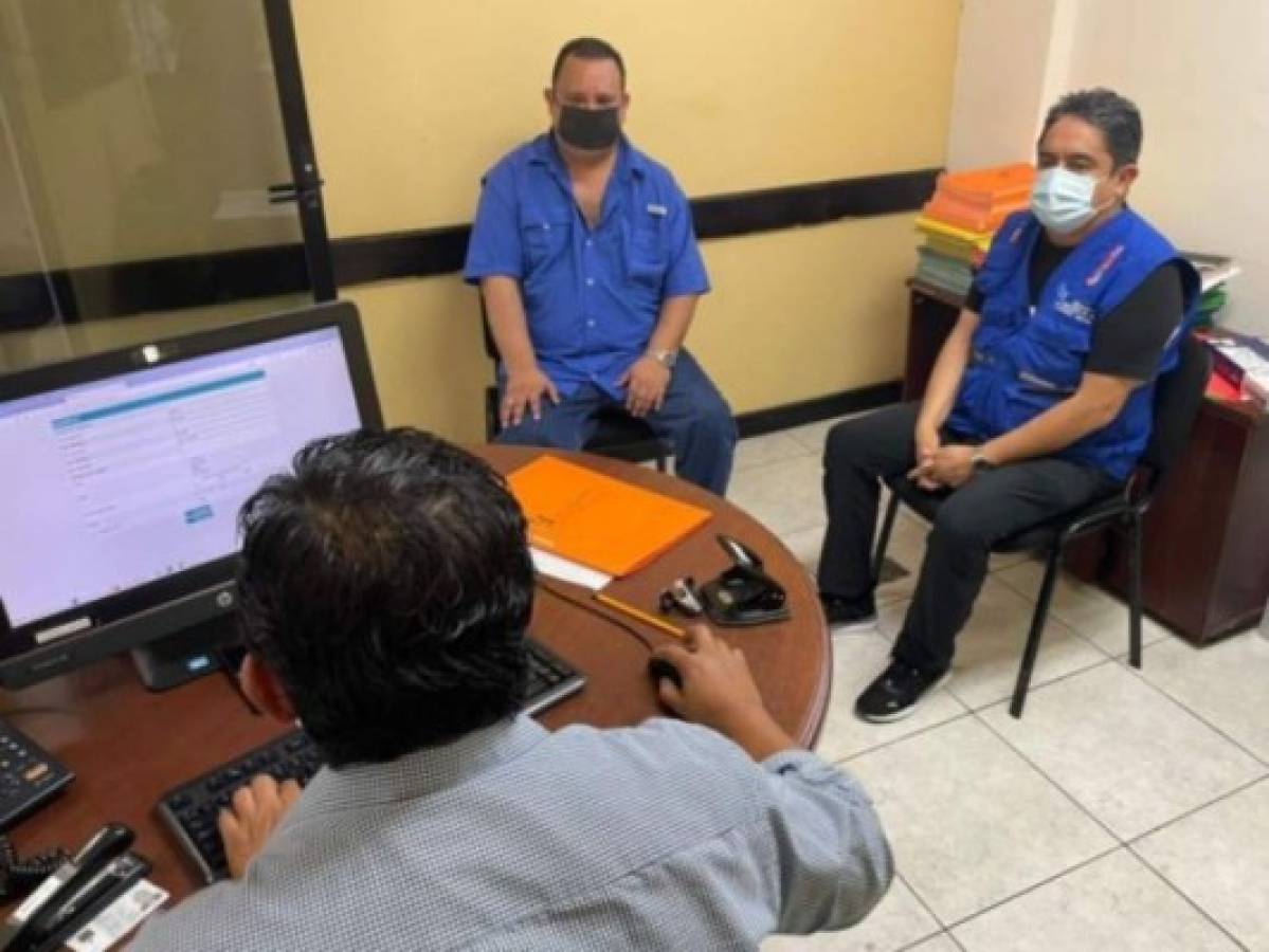 Abogado que denunció corrupción en el gobierno huye de Guatemala