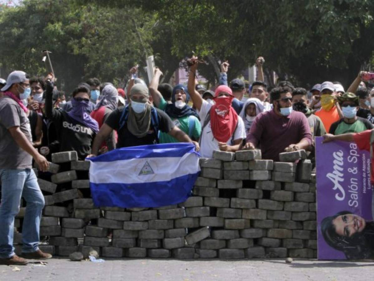 Presidente de Nicaragua anuncia revocatoria de reforma que originó violentas protestas