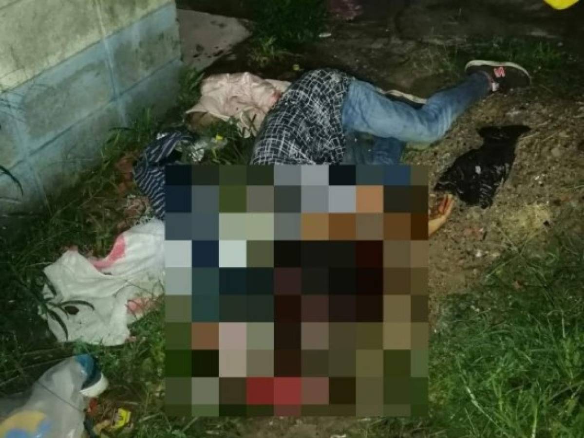 El cuerpo del infortunado joven quedó tendido sobre el patio de la vivienda.