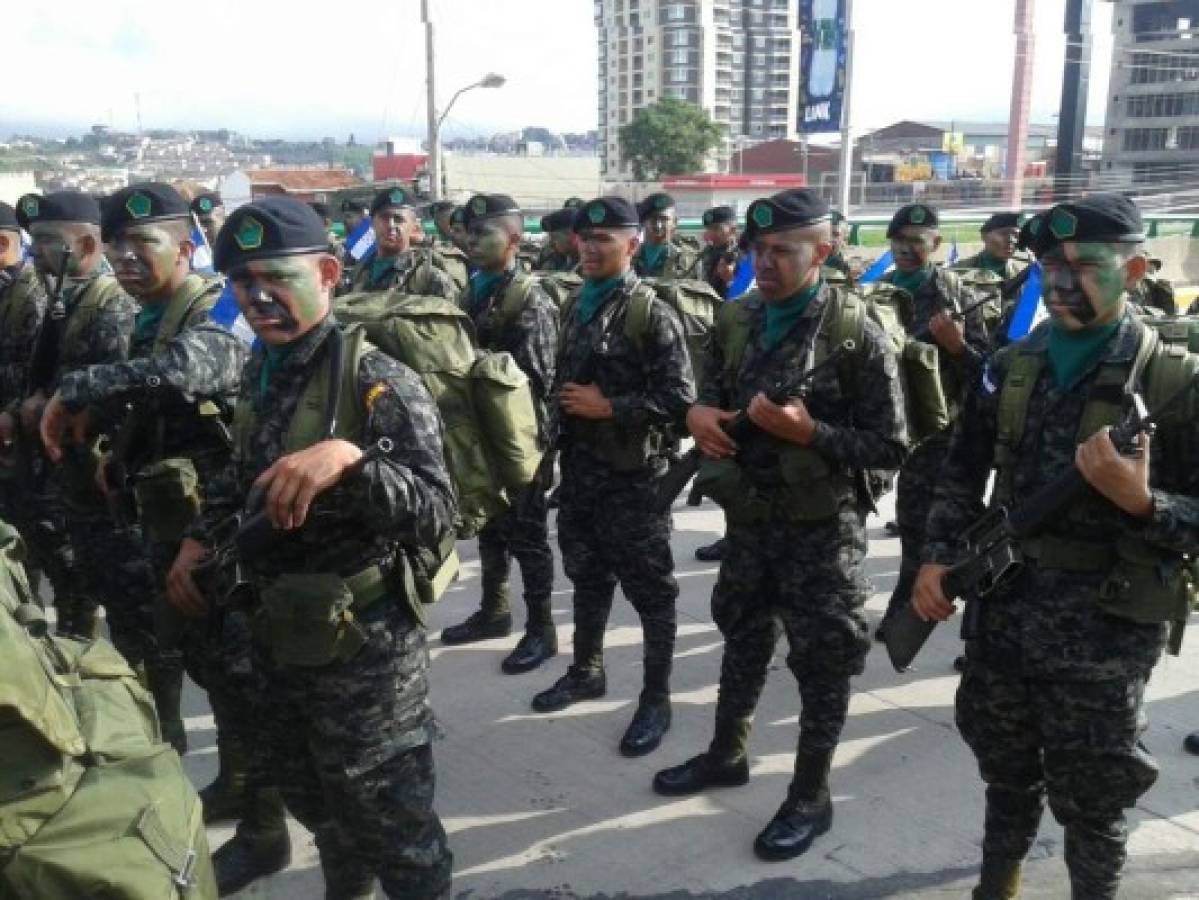 Desfile en homenaje a Francisco Morazán en el Día del Soldado