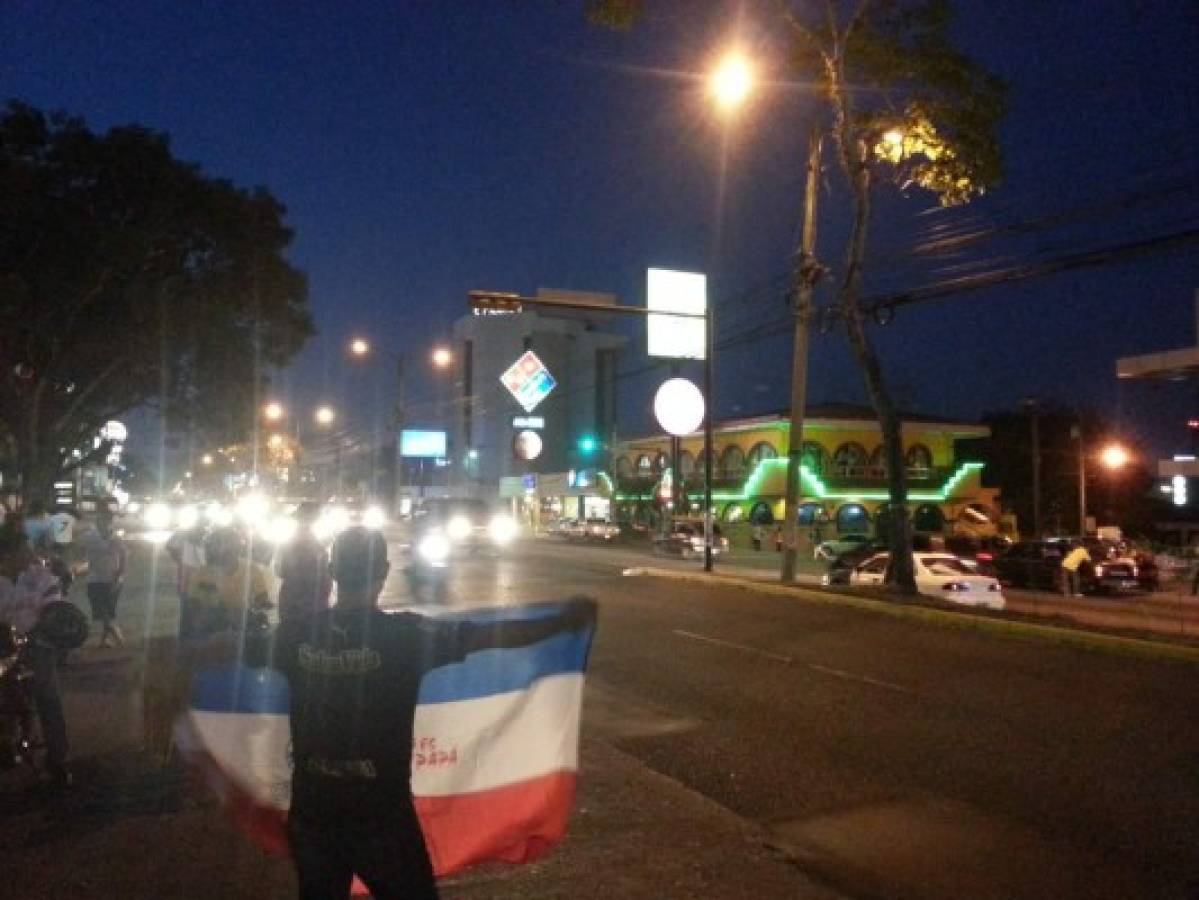 Aficionados olimpistas celebran en las calles