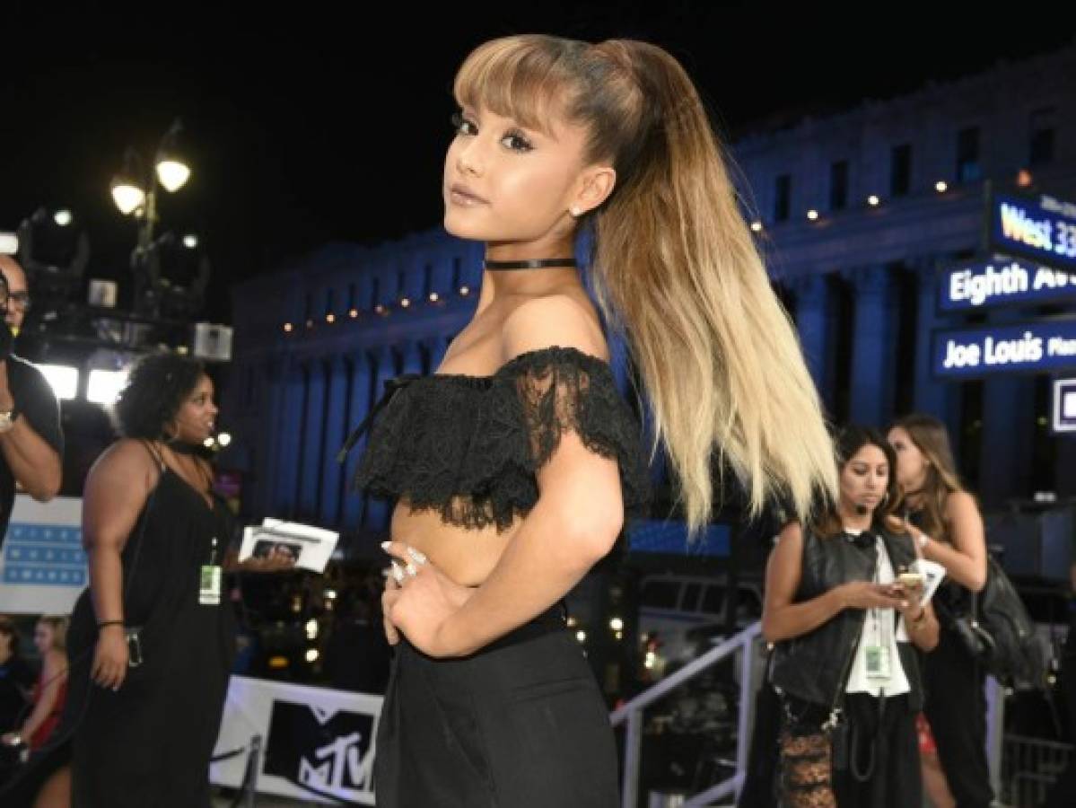 Ariana Grande 'destrozada' tras atentado terrorista en concierto