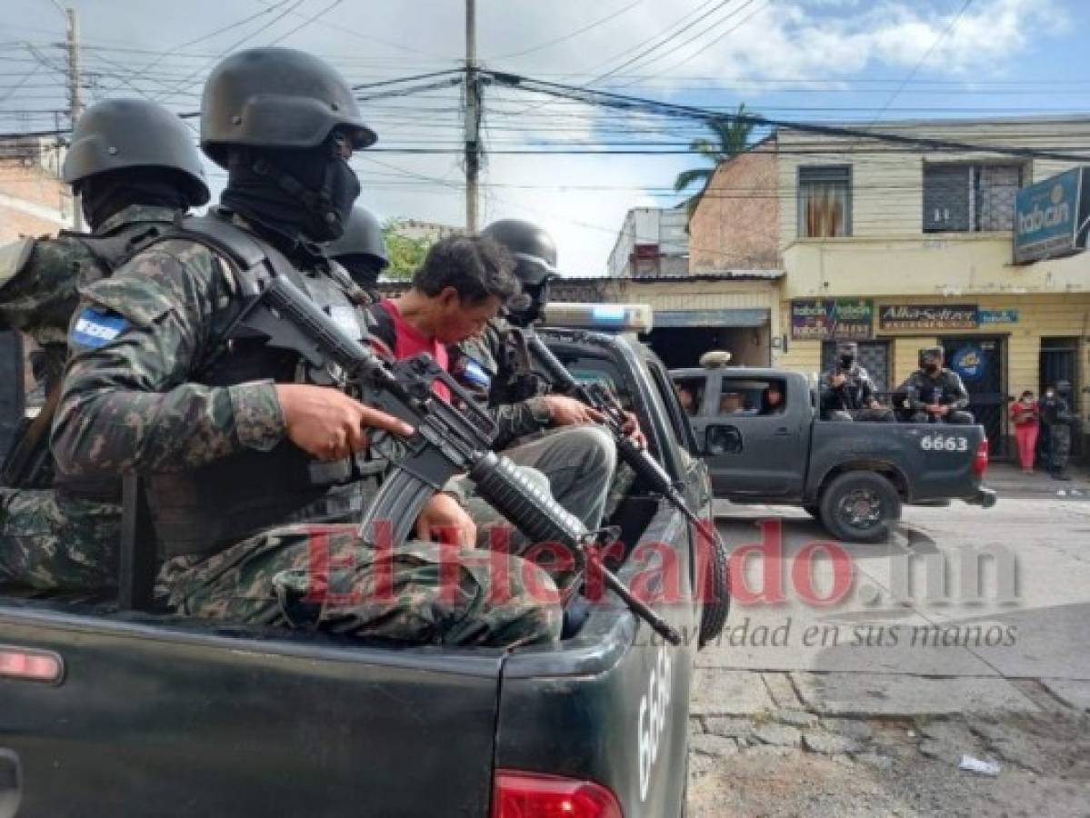 Uno de los detenidos en las calles de la zona comercial de Comayagüela. Foto: Estalin Irías/ EL HERALDO