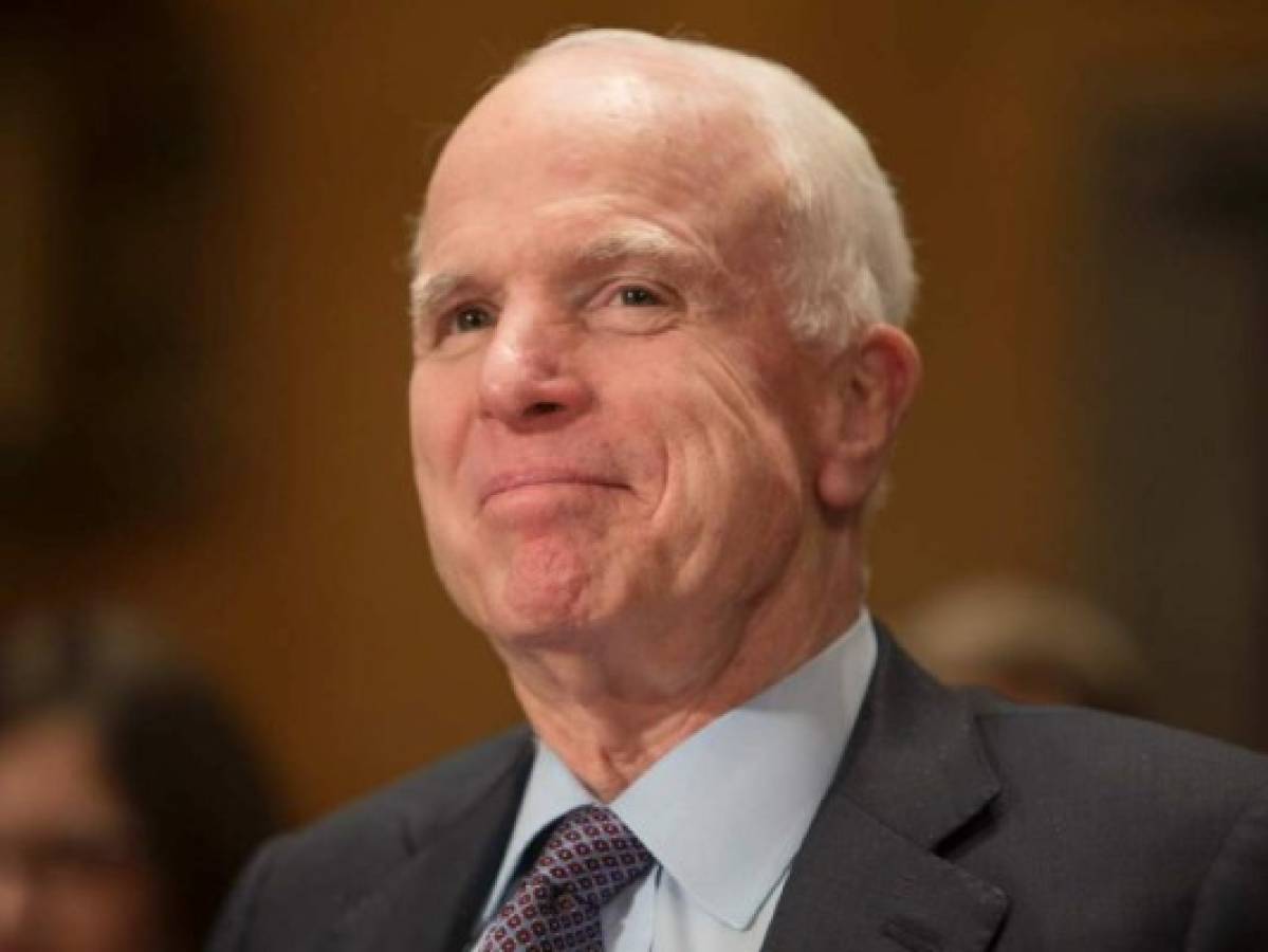 Senador republicano McCain sabotea iniciativa para derogar ley de salud de Obama