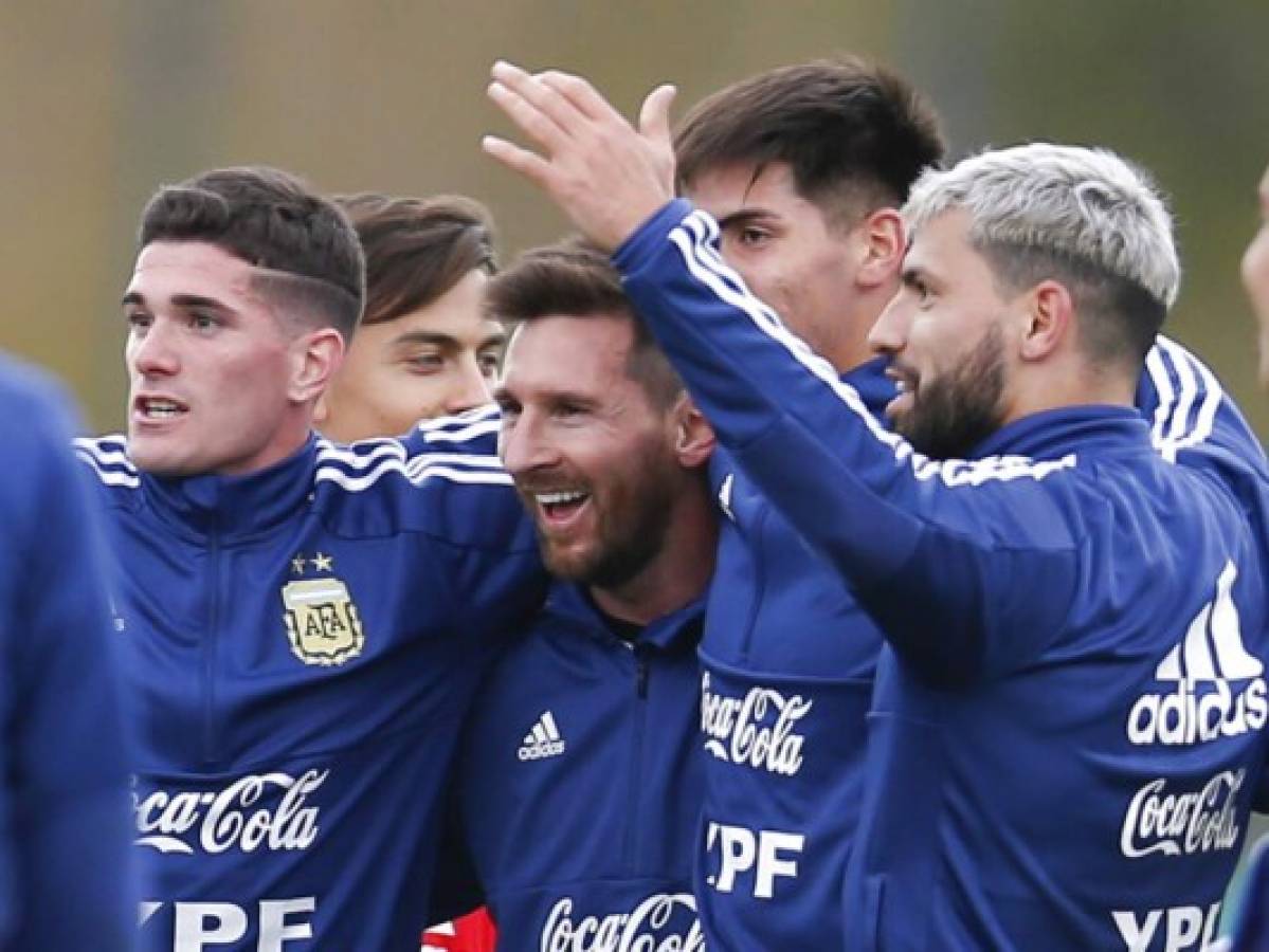 Agüero: Messi está intacto pese a tropezón con Barcelona