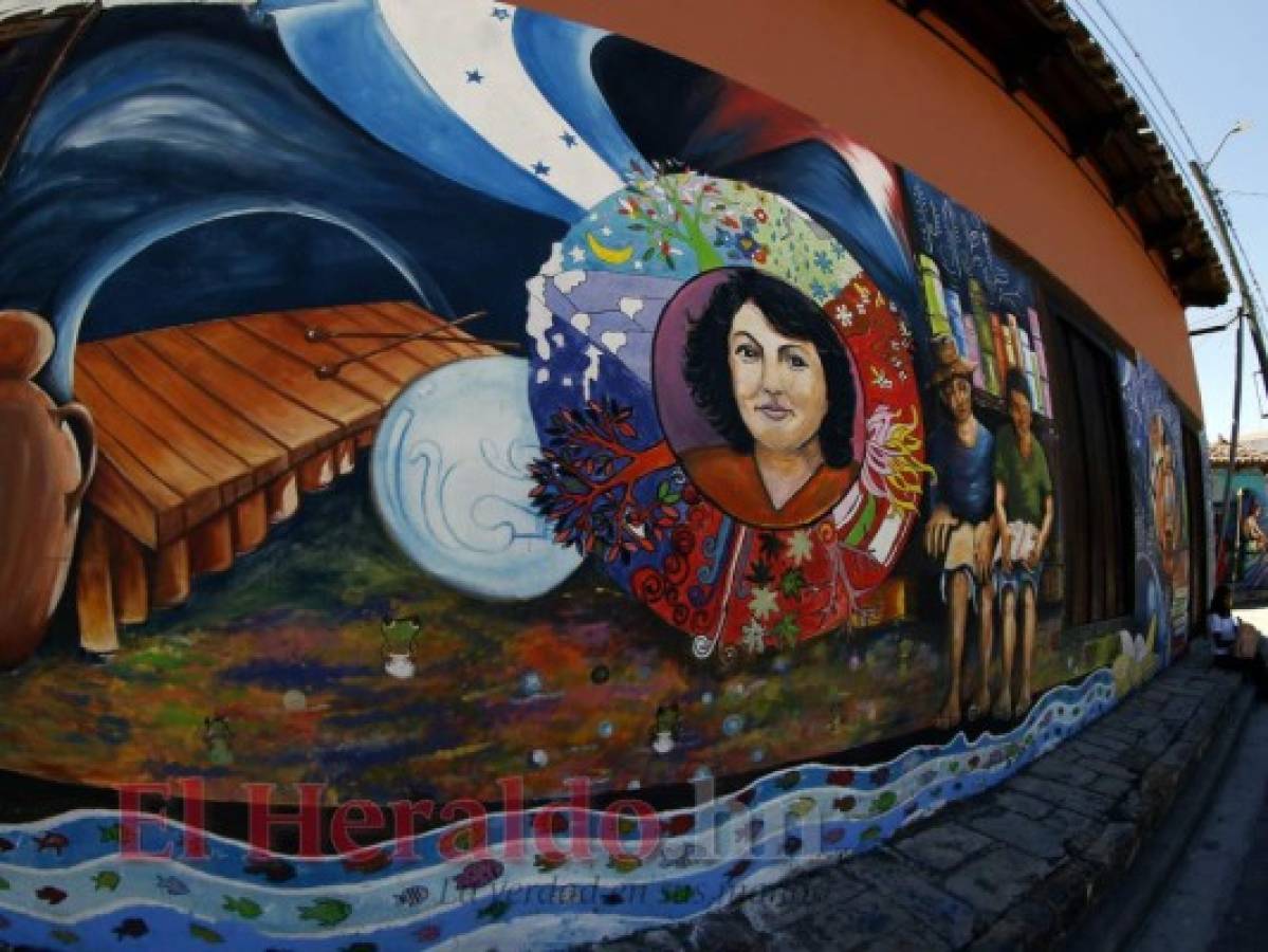 La imagen de la ambientalista Bertha Cáceres es un homenaje a su ardua labor por la protección del ambiente. Foto: Johny Magallanes / EL HERALDO.