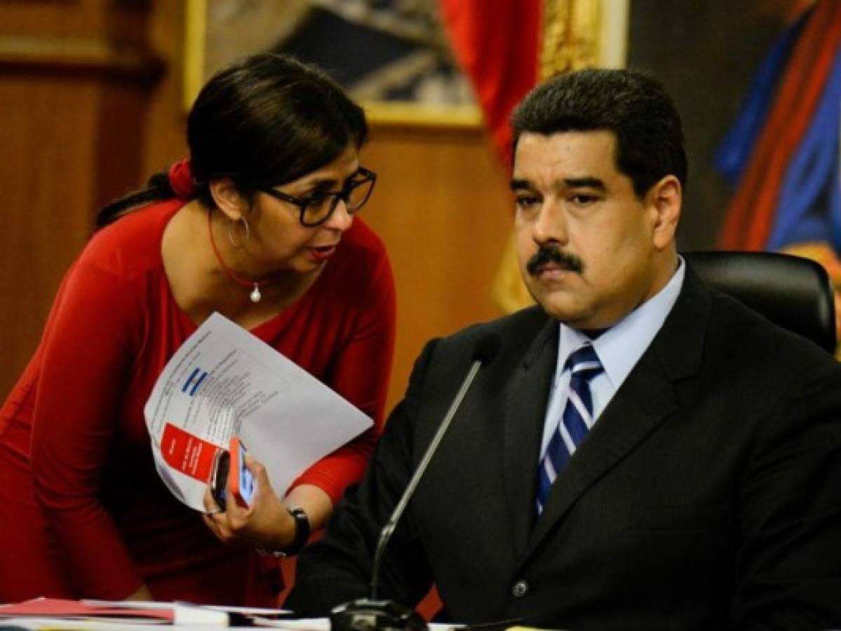 Parlamento venezolano aprueba procedimiento para juicio político contra Maduro